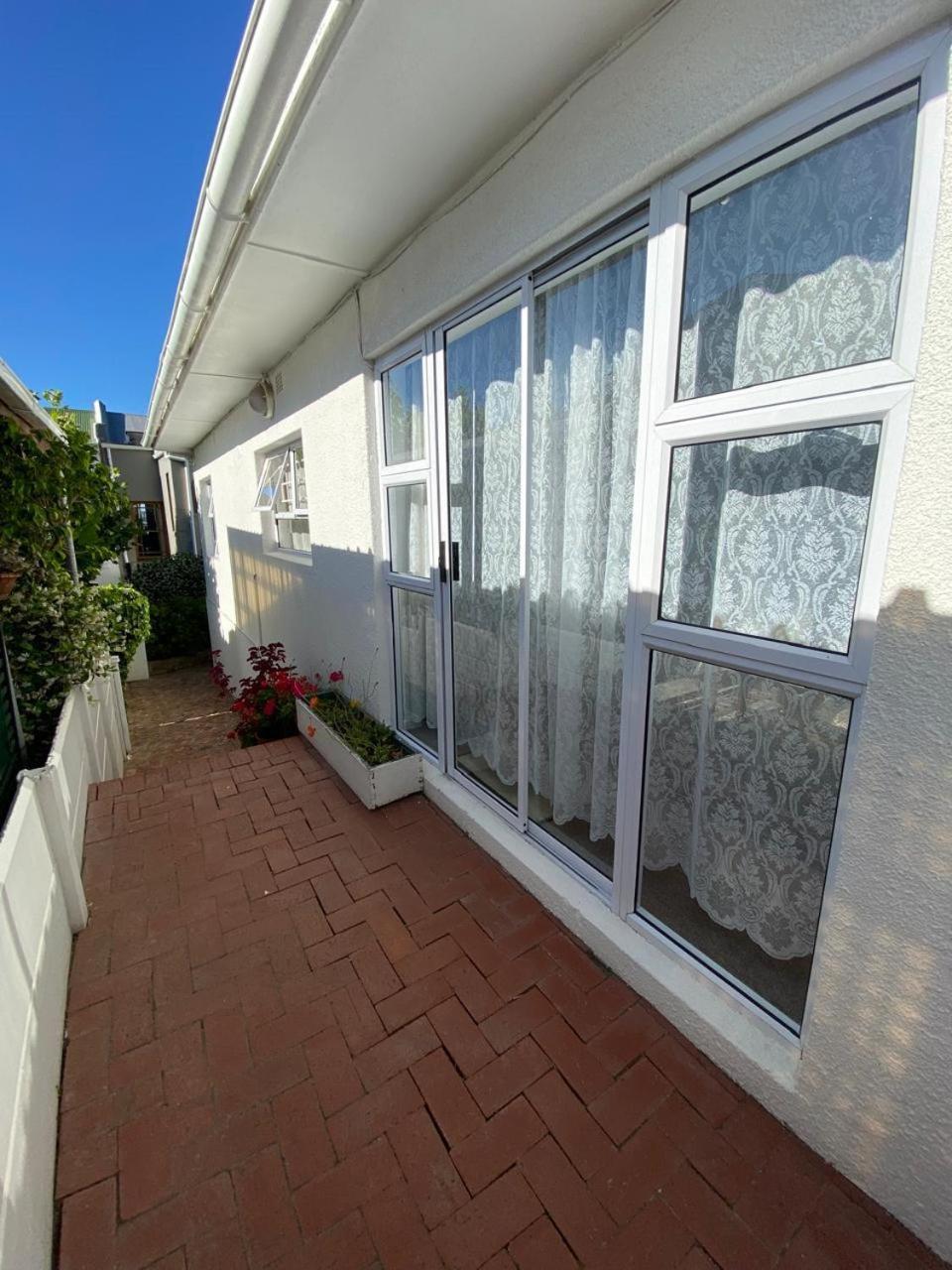 Braeside 12 Apartment